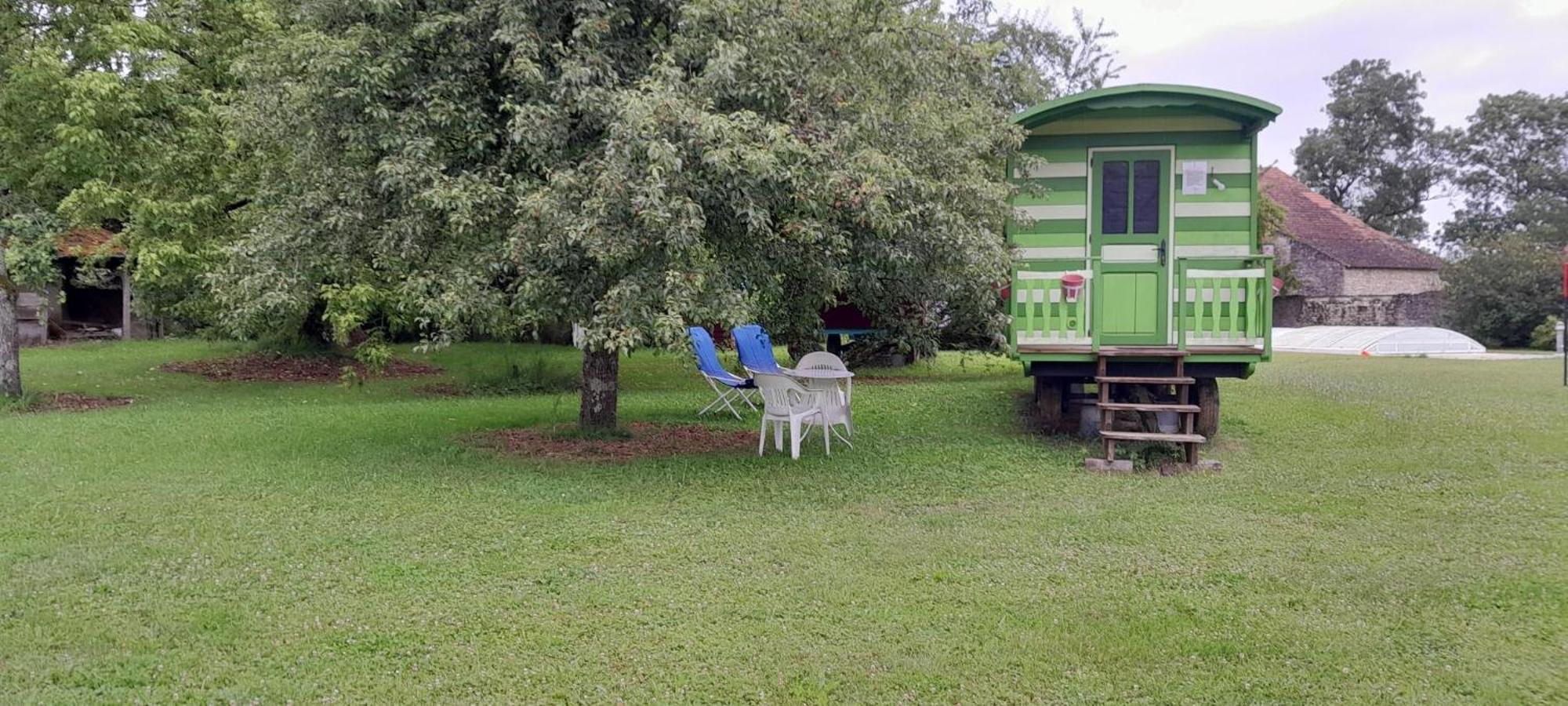 Luxury tent Roulotte Verte